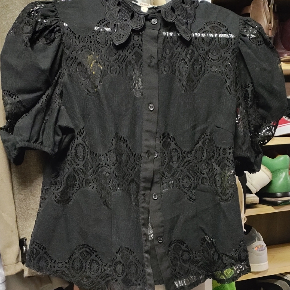 Elegant Black Lace Blouse with Puff Sleeves - Picture 5 of 7